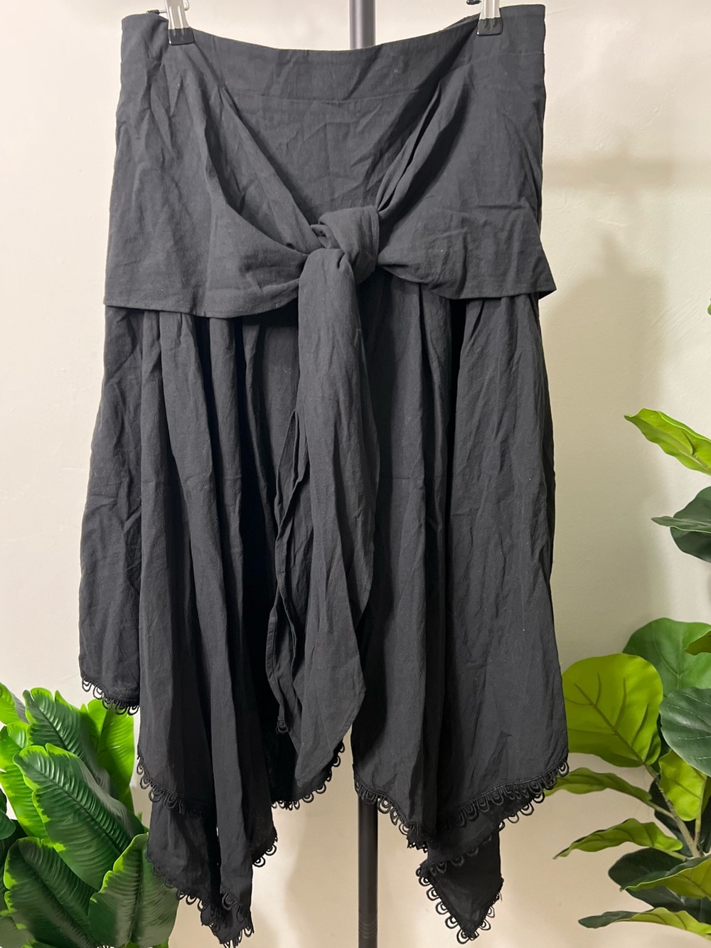 SHEIN Black Asymmetrical Handkerchief Hem Tie-Waist Skirt